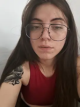 Snapshot of Ceciihot chatting on January 13, 2026, 4:23 pm Ceciihot online show from January 13, 2026, 4:23 pm