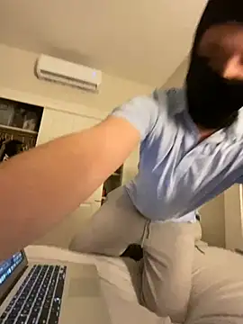 Snapshot of phantom898983 chatting on February 6, 2026, 8:29 am phantom898983 online show from February 6, 2026, 8:29 am