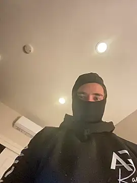 Snapshot of phantom898983 chatting on February 22, 2026, 8:24 am phantom898983 online show from February 22, 2026, 8:24 am