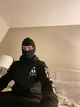 Snapshot of phantom898983 chatting on February 23, 2026, 8:33 am phantom898983 online show from February 23, 2026, 8:33 am