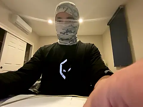 Snapshot of phantom898983 chatting on March 4, 2026, 5:35 am phantom898983 online show from March 4, 2026, 5:35 am