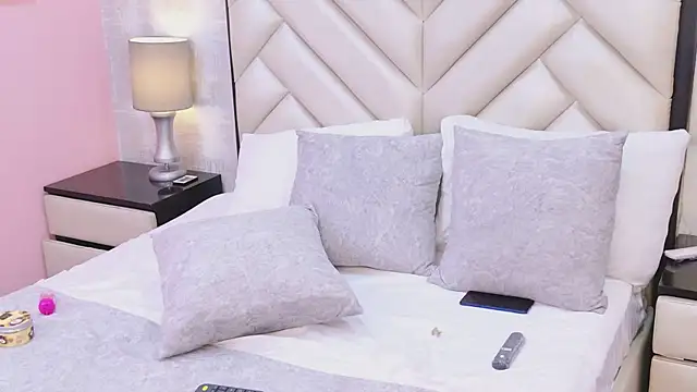 Snapshot of HeatherHazell chatting on December 14, 2025, 3:39 pm HeatherHazell online show from December 14, 2025, 3:39 pm