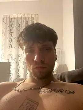 Snapshot of squty chatting on December 18, 2025, 11:22 pm squty online show from December 18, 2025, 11:22 pm