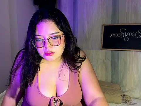 Snapshot of Tina_Blue chatting on December 16, 2025, 4:50 am Tina Blue online show from December 16, 2025, 4:50 am