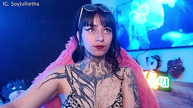 Julls420  online show from February 5, 2026, 4:39 am