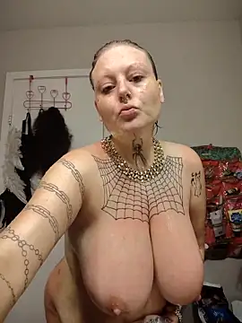 Snapshot of SpiderRose chatting on April 21, 2026, 2:37 am SpiderRose online show from April 21, 2026, 2:37 am