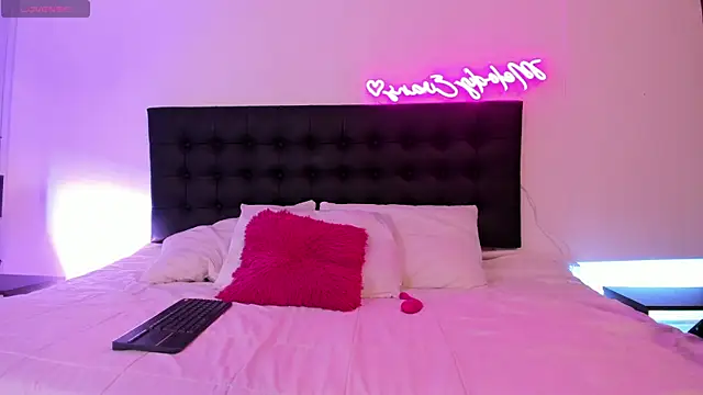 Snapshot of Melody_evanss chatting on December 15, 2025, 12:20 pm Melody evanss online show from December 15, 2025, 12:20 pm