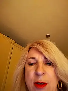 Snapshot of AhlyssaLove1155 chatting on April 3, 2026, 7:34 pm AhlyssaLove1155 online show from April 3, 2026, 7:34 pm