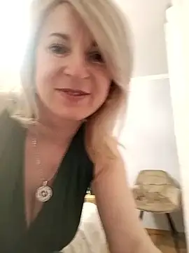 Snapshot of AhlyssaLove1155 chatting on April 22, 2026, 3:20 am AhlyssaLove1155 online show from April 22, 2026, 3:20 am