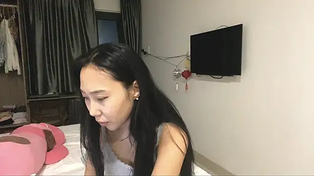 Snapshot of MarianelaLugar chatting on December 15, 2025, 1:15 pm MarianelaLugar online show from December 15, 2025, 1:15 pm