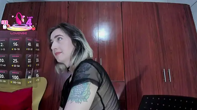 Snapshot of carly_grasso chatting on October 27, 2025, 9:30 pm carly grasso online show from October 27, 2025, 9:30 pm