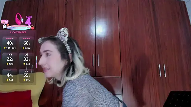 Snapshot of carly_grasso chatting on October 31, 2025, 9:32 am carly grasso online show from October 31, 2025, 9:32 am