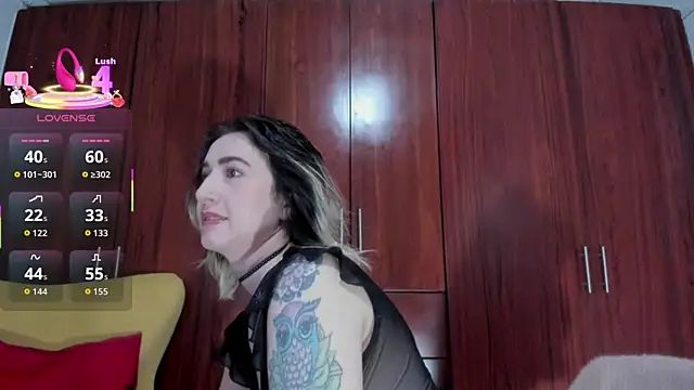 Snapshot of carly_grasso chatting on November 3, 2025, 12:06 pm carly grasso online show from November 3, 2025, 12:06 pm