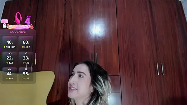 Snapshot of carly_grasso chatting on November 13, 2025, 10:19 pm carly grasso online show from November 13, 2025, 10:19 pm