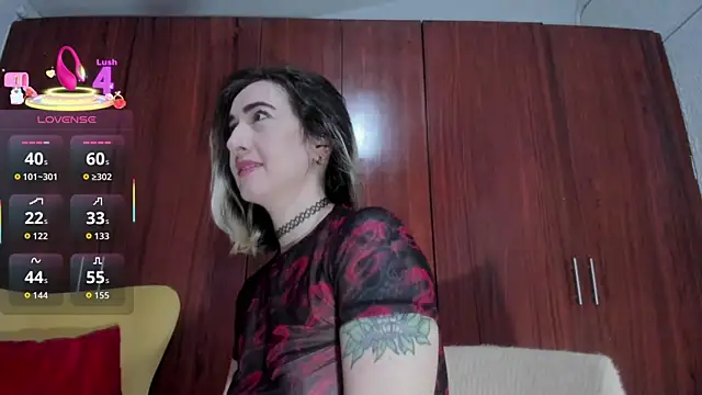 Snapshot of carly_grasso chatting on December 3, 2025, 7:01 pm carly grasso online show from December 3, 2025, 7:01 pm