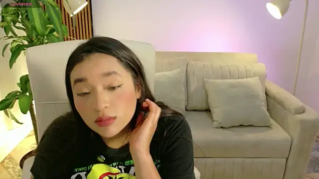 IAM  ZARA online show from April 14, 2026, 9:43 pm