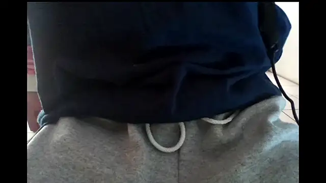 hydrum04 online show from December 15, 2025, 9:41 pm