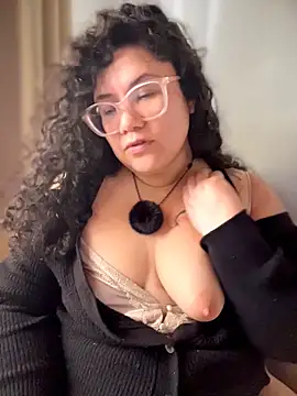 VanesssaMilf  online show from April 14, 2026, 12:11 pm