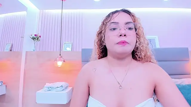 Snapshot of abril_dolly chatting on December 15, 2025, 5:50 pm abril dolly online show from December 15, 2025, 5:50 pm