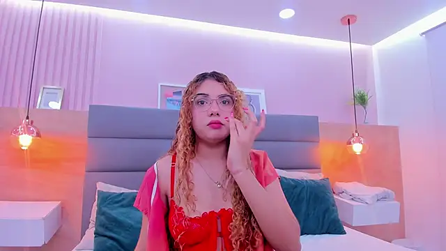 Snapshot of abril_dolly chatting on December 16, 2025, 12:10 pm abril dolly online show from December 16, 2025, 12:10 pm