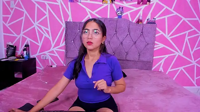 Snapshot of Natalia_star25_ chatting on December 17, 2025, 10:27 pm Natalia star25 online show from December 17, 2025, 10:27 pm