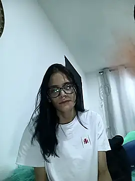 ivonneeldk online show from December 17, 2025, 5:24 am