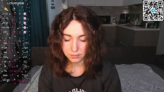 Snapshot of Alena_MellS chatting on December 15, 2025, 9:02 am Alena MellS online show from December 15, 2025, 9:02 am