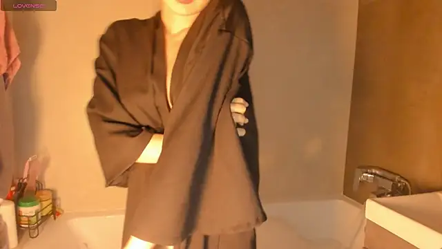 kimyjina online show from March 22, 2026, 3:21 am