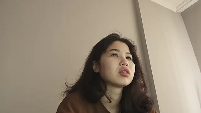 kimyjina online show from April 19, 2026, 3:06 am