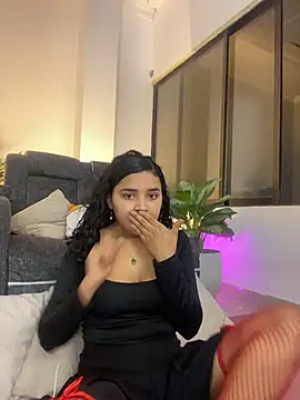 ladulcemary  online show from January 14, 2026, 1:06 pm