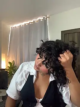 ladulcemary  online show from April 25, 2026, 7:22 pm