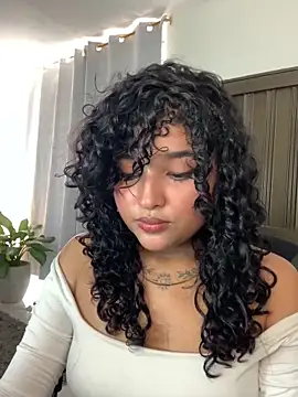 ladulcemary  online show from May 7, 2026, 4:12 pm