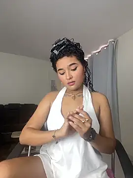 ladulcemary  online show from May 13, 2026, 8:06 pm