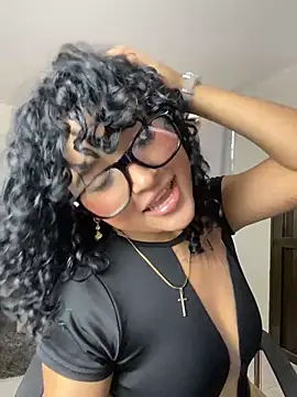 ladulcemary  online show from May 16, 2026, 7:56 pm