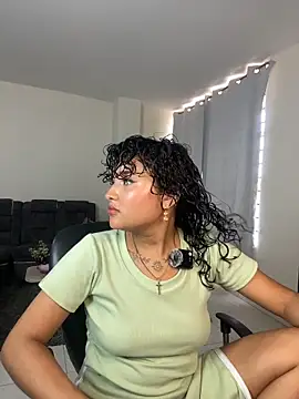 ladulcemary  online show from May 22, 2026, 8:03 pm