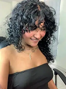ladulcemary  online show from May 27, 2026, 6:27 pm
