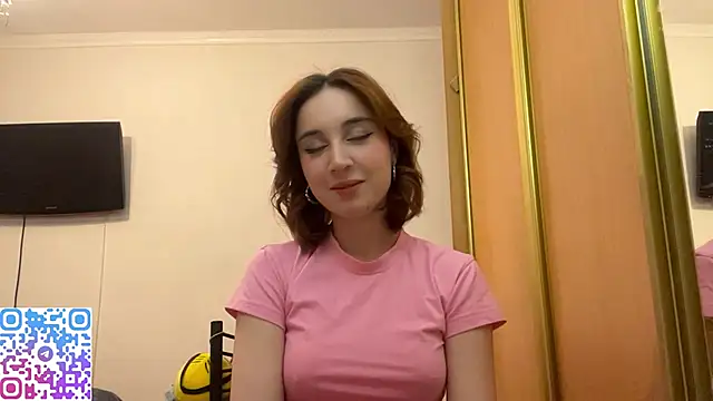 Snapshot of StacieLaudadio chatting on December 15, 2025, 2:10 pm StacieLaudadio online show from December 15, 2025, 2:10 pm