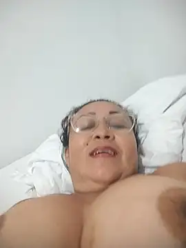 Nini Love  online show from February 5, 2026, 8:08 am