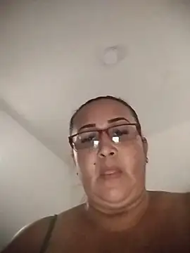 Nini Love  online show from March 29, 2026, 8:20 pm