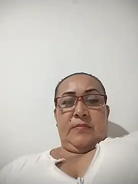 Nini Love  online show from April 6, 2026, 5:19 am