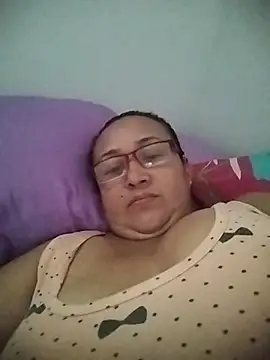 Nini Love  online show from April 13, 2026, 12:43 pm