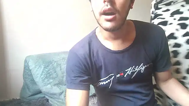 Snapshot of Hot_Contrasts chatting on January 16, 2026, 6:12 pm Hot Contrasts online show from January 16, 2026, 6:12 pm