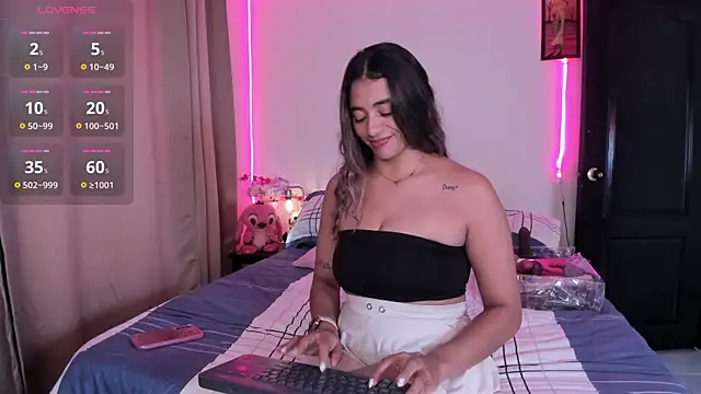 lexxa  online show from December 15, 2025, 8:02 pm