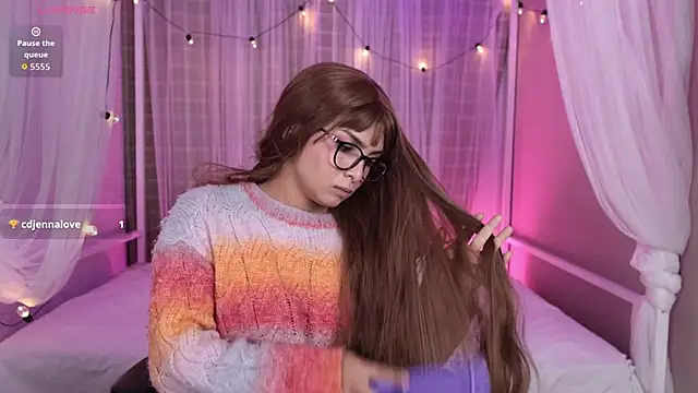 Snapshot of simone_sky chatting on January 18, 2026, 12:47 am simone sky online show from January 18, 2026, 12:47 am