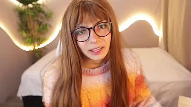 Snapshot of simone_sky chatting on February 24, 2026, 12:47 pm simone sky online show from February 24, 2026, 12:47 pm