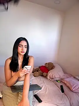 Snapshot of BelaXMeganOfficial chatting on January 14, 2026, 9:42 pm BelaXMeganOfficial online show from January 14, 2026, 9:42 pm