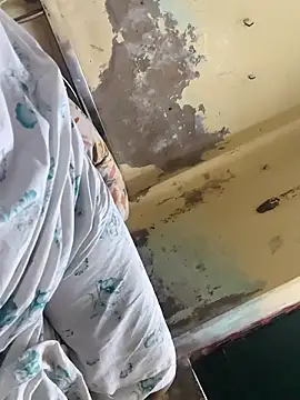 Cute-couple-2 online show from April 17, 2026, 10:51 am