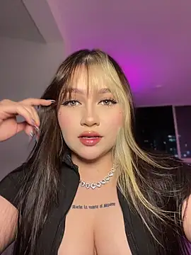 Snapshot of Daniela_ruizz chatting on May 15, 2026, 12:50 am Daniela ruizz online show from May 15, 2026, 12:50 am