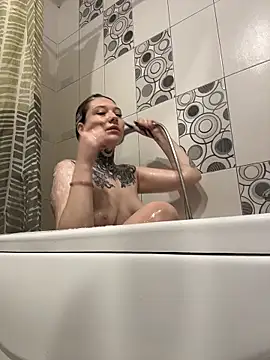 FionaMurr online show from May 20, 2026, 1:23 am