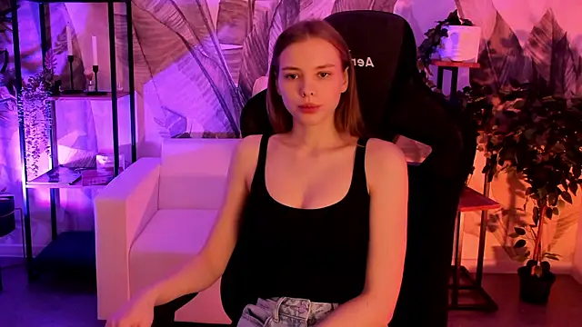 Snapshot of BellaHaadiid chatting on December 15, 2025, 6:17 am BellaHaadiid online show from December 15, 2025, 6:17 am